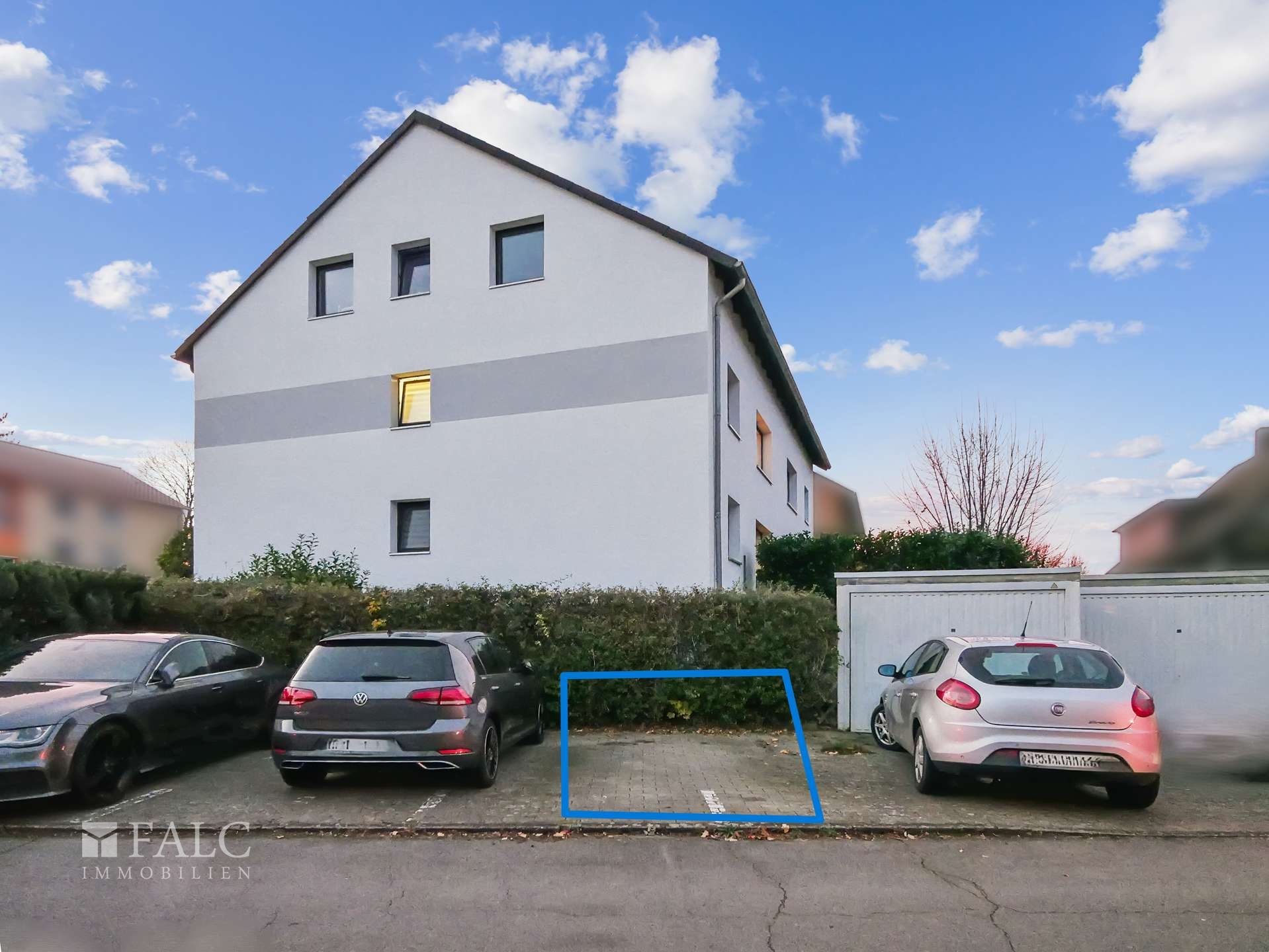 Ansicht Süd mit Stellplatz DG-Whg.